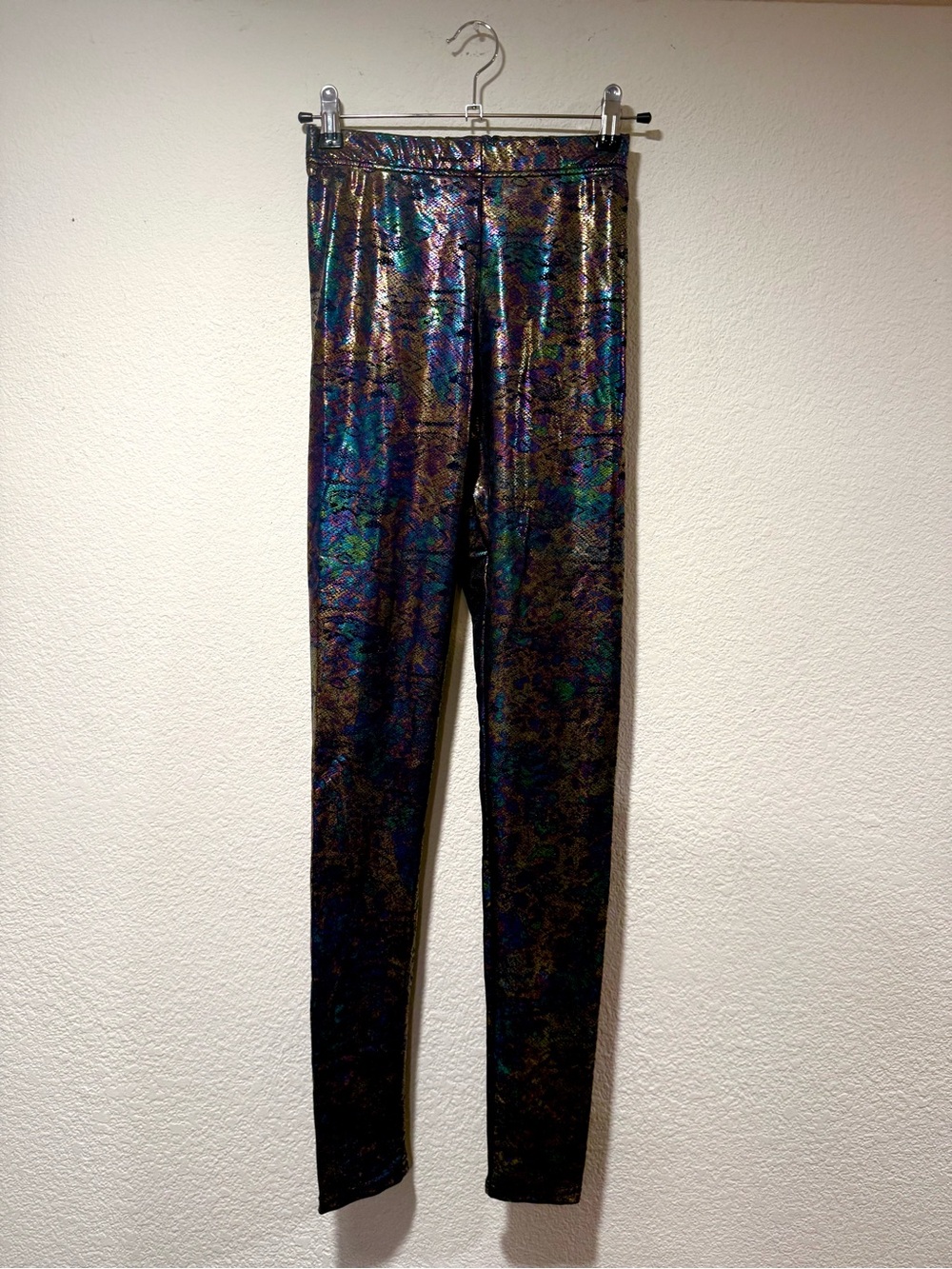 SPIRITHOODS Iridescent Snake Skin Leggings